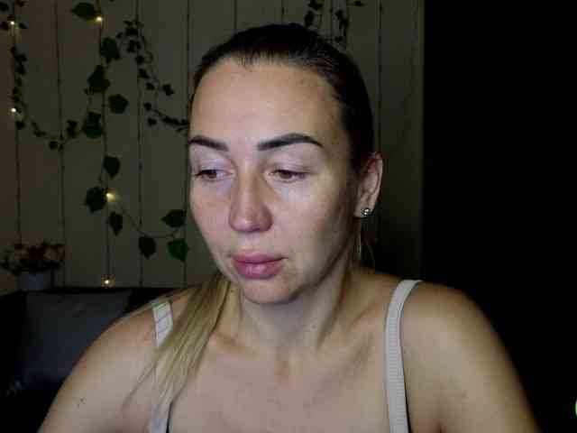 Jullyblondkiss webcam