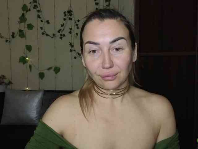 Jullyblondkiss webcam