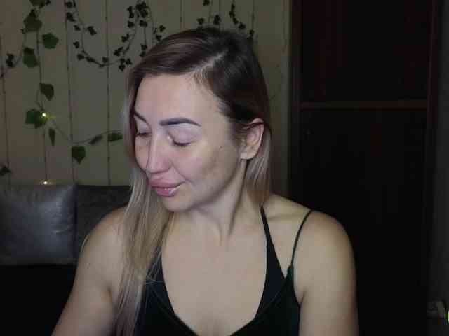 Jullyblondkiss webcam