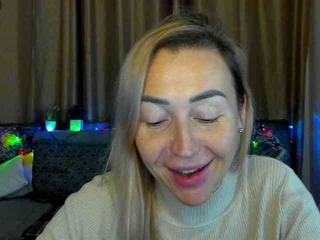 Jullyblondkiss webcam