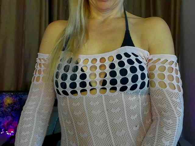 Jullyblondkiss webcam