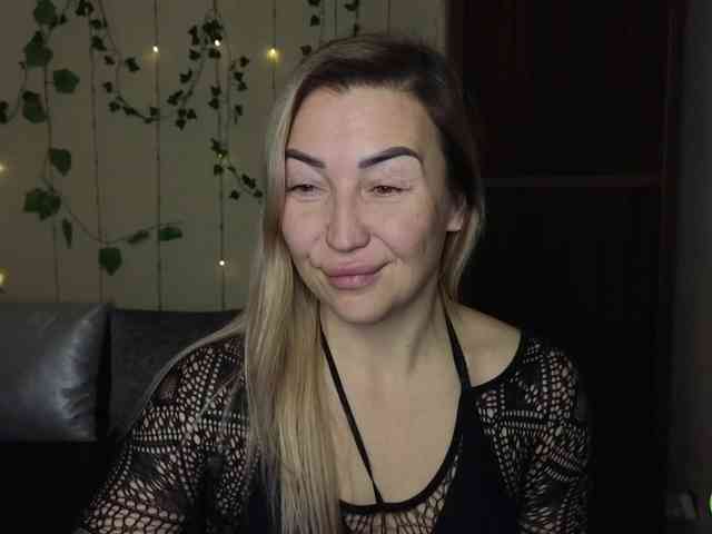 Jullyblondkiss webcam