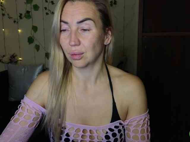 Jullyblondkiss webcam
