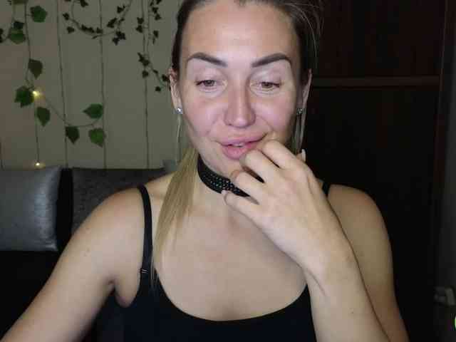 Jullyblondkiss webcam