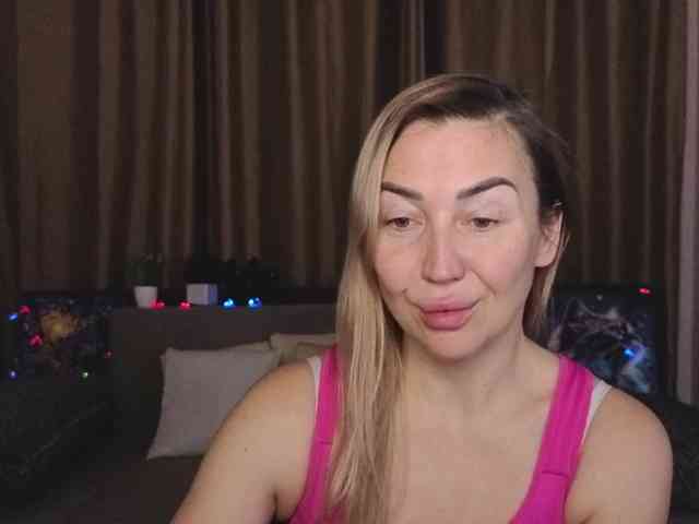 Jullyblondkiss webcam