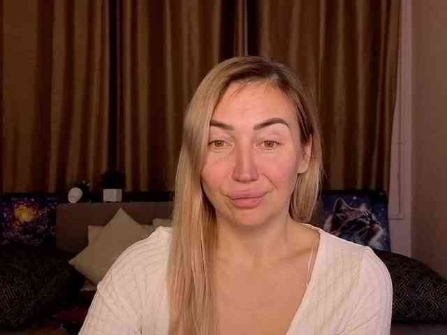 Jullyblondkiss webcam