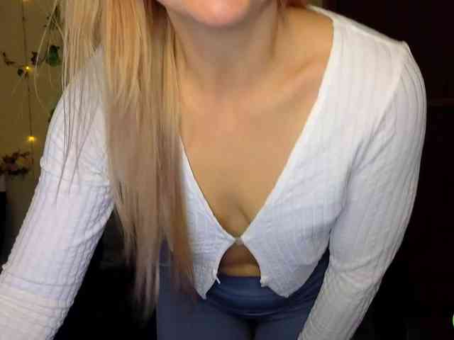 Jullyblondkiss webcam