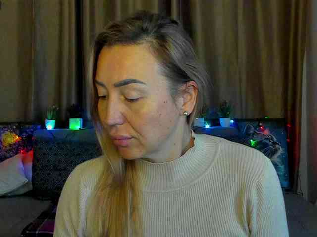 Jullyblondkiss webcam