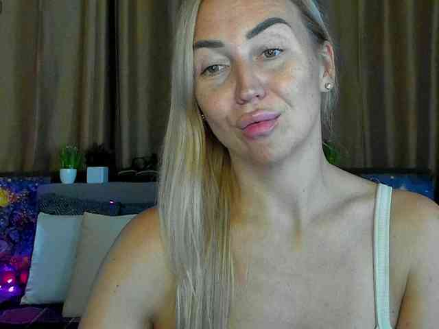 Jullyblondkiss webcam
