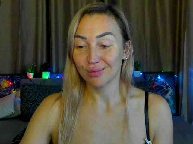 Jullyblondkiss webcam