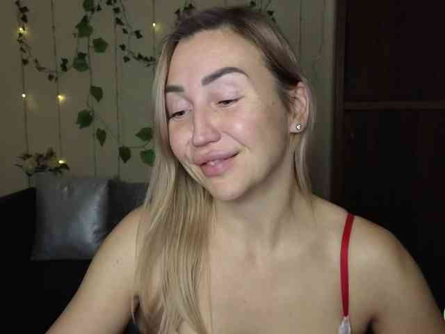 Jullyblondkiss webcam