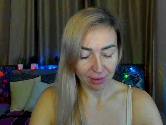 Jullyblondkiss webcam