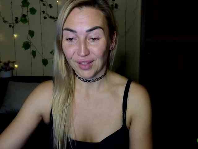 Jullyblondkiss webcam