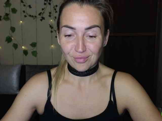 Jullyblondkiss webcam