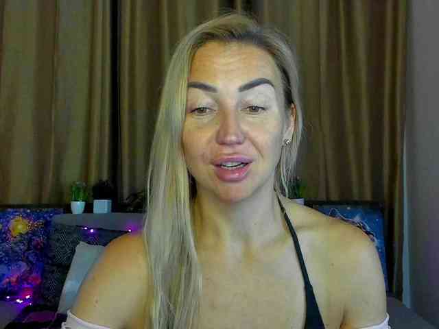 Jullyblondkiss webcam