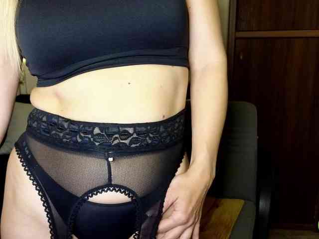 Jullyblondkiss webcam