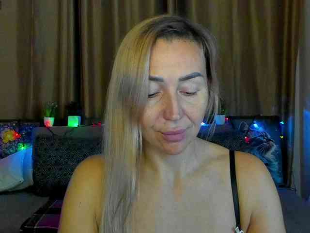 Jullyblondkiss webcam