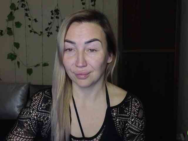 Jullyblondkiss webcam