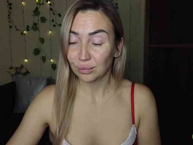 Jullyblondkiss webcam