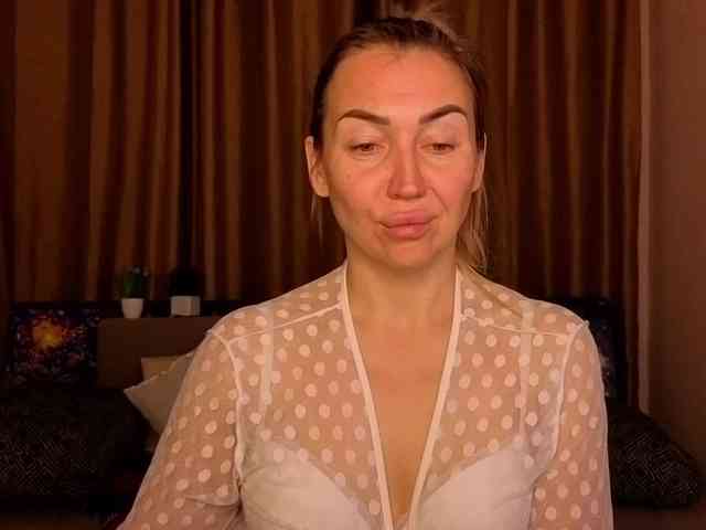 Jullyblondkiss webcam