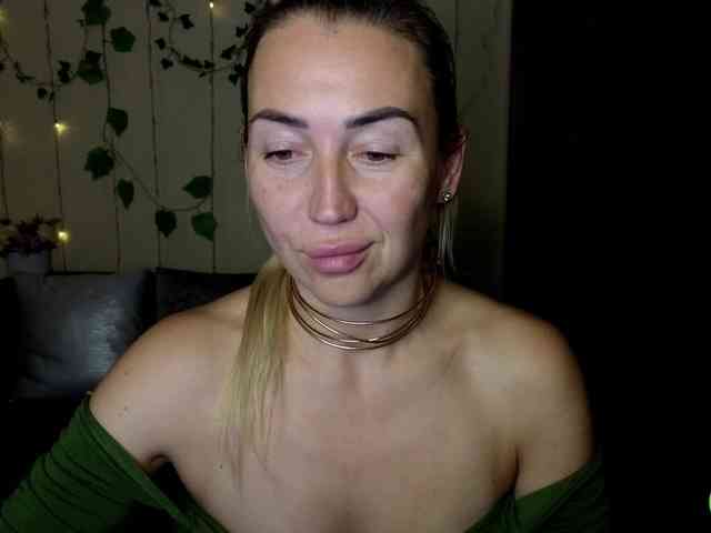Jullyblondkiss webcam