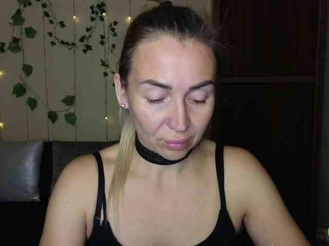 Jullyblondkiss webcam