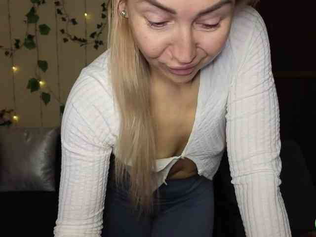 Jullyblondkiss webcam