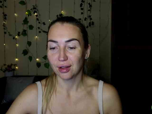 Jullyblondkiss webcam