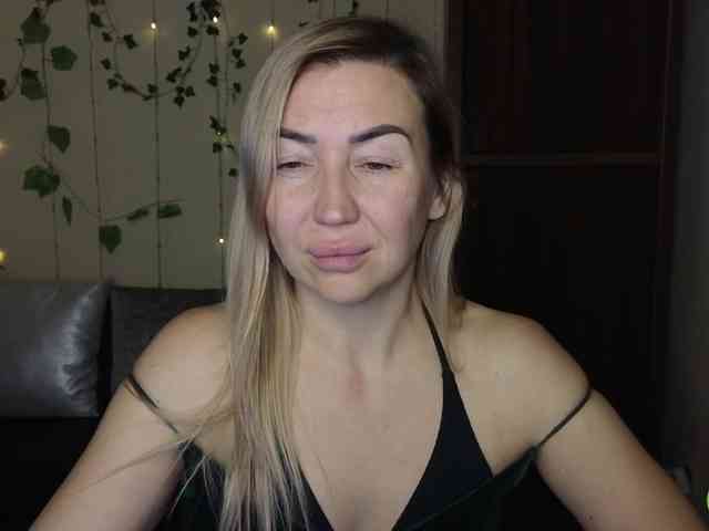 Jullyblondkiss webcam