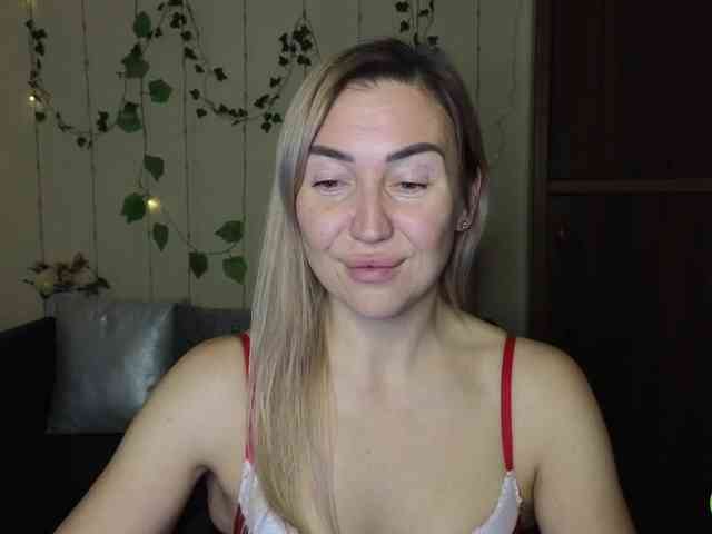 Jullyblondkiss webcam