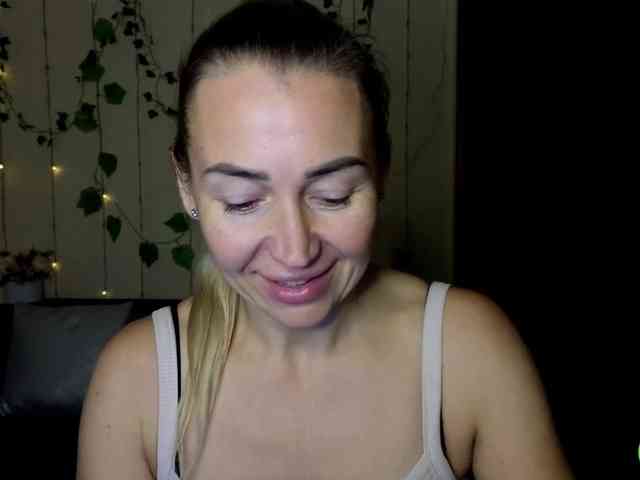 Jullyblondkiss webcam