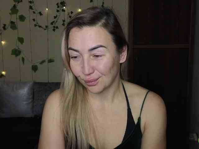 Jullyblondkiss webcam