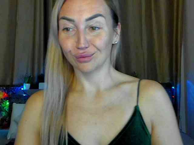 Jullyblondkiss webcam
