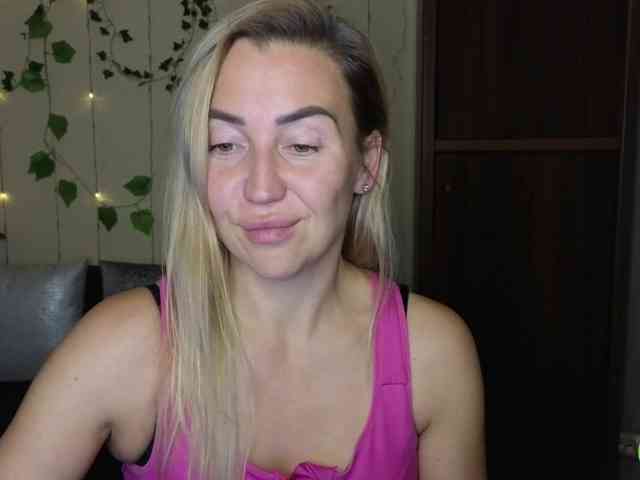 Jullyblondkiss webcam