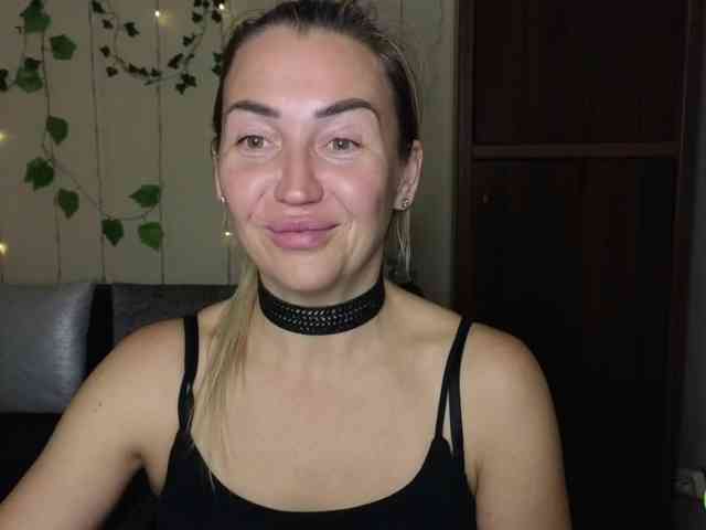 Jullyblondkiss webcam