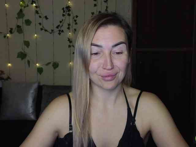 Jullyblondkiss webcam