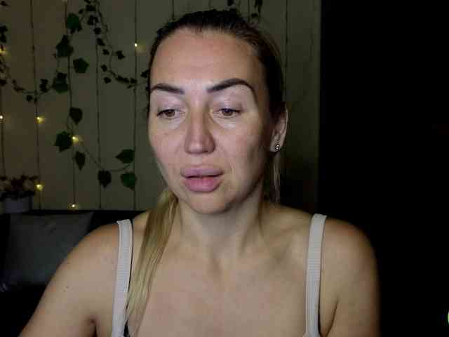 Jullyblondkiss webcam