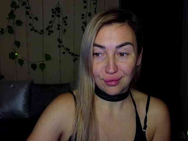 Jullyblondkiss webcam