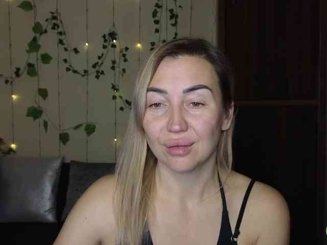 Jullyblondkiss webcam