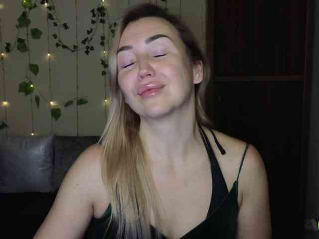 Jullyblondkiss webcam