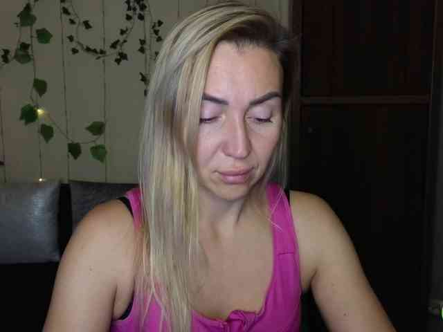 Jullyblondkiss webcam