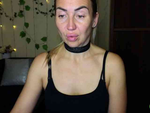 Jullyblondkiss webcam