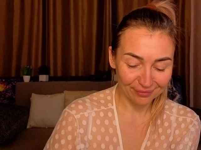 Jullyblondkiss webcam