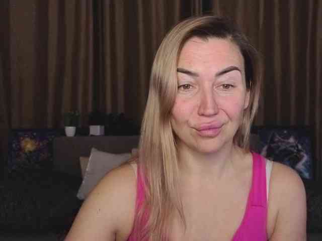 Jullyblondkiss webcam