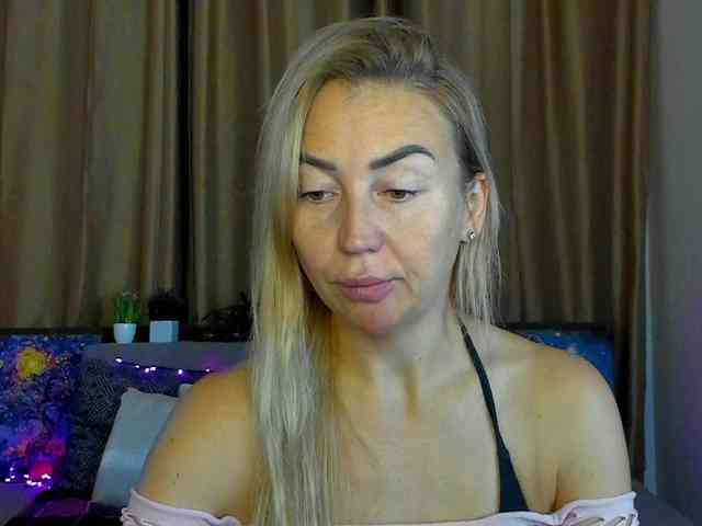 Jullyblondkiss webcam