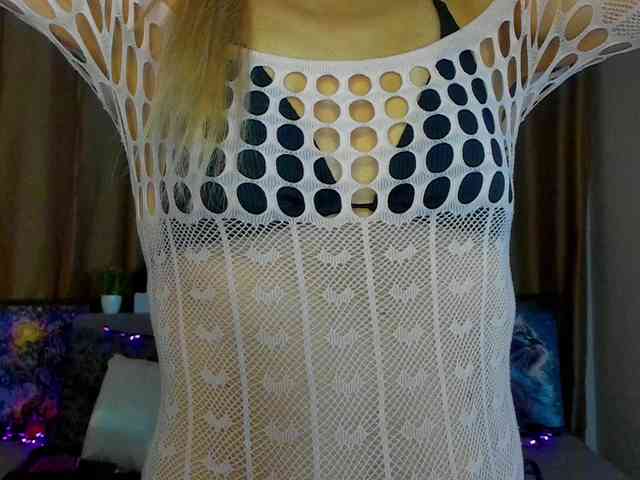 Jullyblondkiss webcam