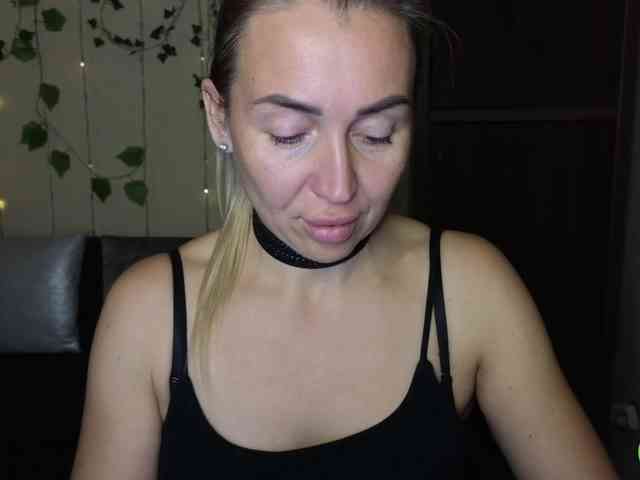 Jullyblondkiss webcam