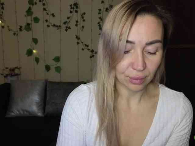 Jullyblondkiss webcam