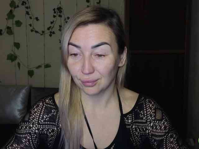 Jullyblondkiss webcam