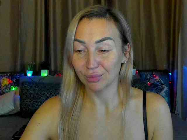 Jullyblondkiss webcam